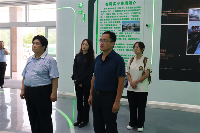 校(xiào)企聯動共話(huà)發展 山(shān)東(dōng)建築大(dà)學暖通(tōng)系雲和(hé)明(míng)教授一(yī)行(xíng)到(dào)我司參觀交流